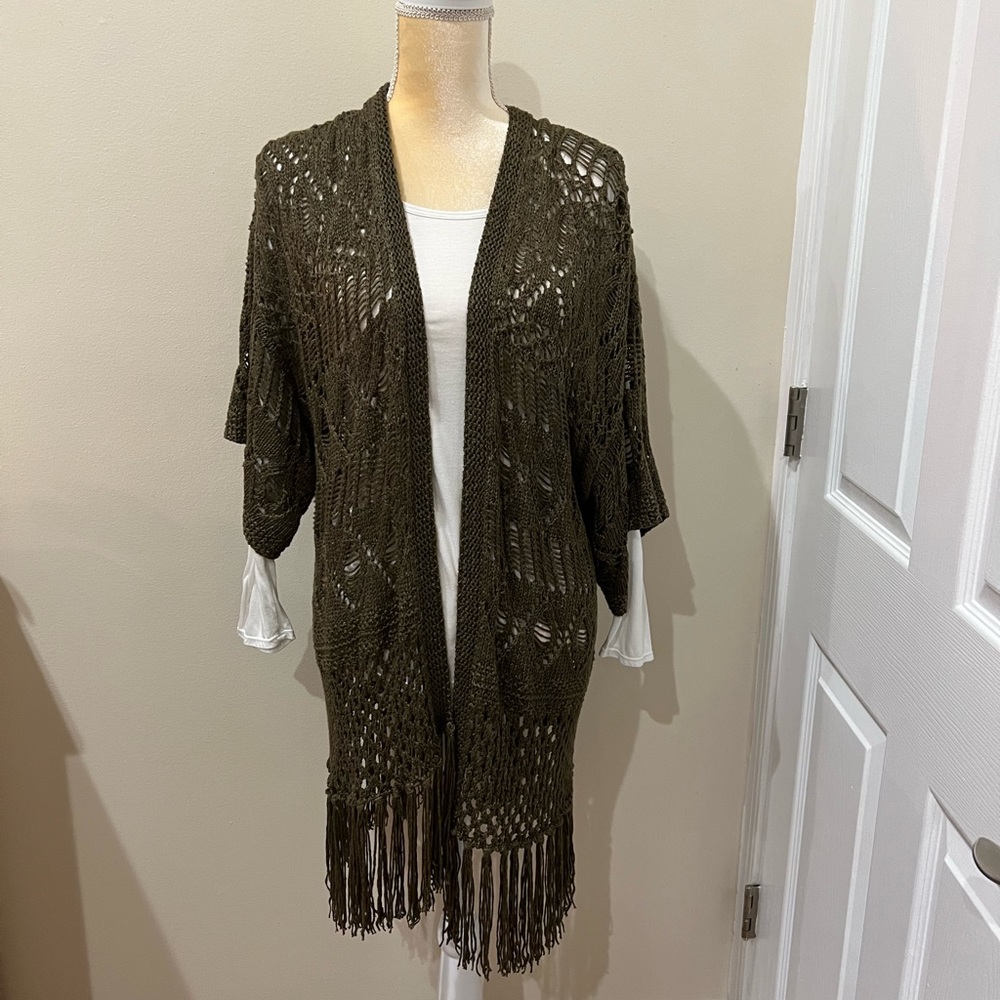 Green crochet to wear over blouse or t-shirts. Never worn size Med.